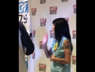 video трой сиван и мелани мартинез позируют на камеру hot 107 9 summer jam sex