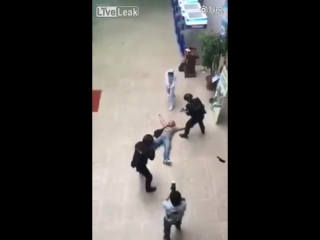 video женщина полицейский переоделась в медсестру и застрелила нападавшего sex
