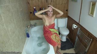 video hayley marie 49 засветила грудь в ванной downblouse sex