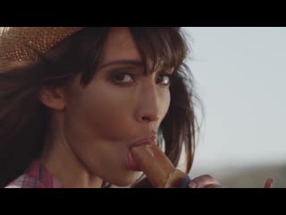 video шарлотта маккинни кейт аптон эмили ратаковски charlotte mckinney kate upton emily ratajkowski au naturel fast food sex