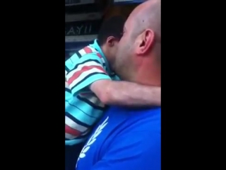 video карманный абу koksal babaköksal baba душевно обнимается с другом sex