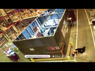 video видео 18 полицейский застрелил напавшего на бригаду скорой и работников склада в подмосковье sex