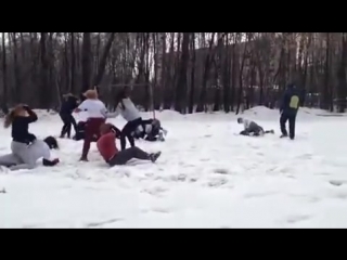 video это ещё раз доказывает что девочки не хуя не умеют драть полное дерьмо а не драка sex