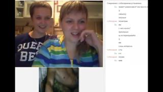 video две девчули веселят парней чат рулетка omegle skype вирт школьница вебкамера молодые грудь показала сиськи развели sex