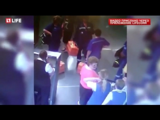 video охрана аэропорта внуково не пустила врачей к умирающему пассажиру sex