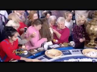 video после окончания записи очередной программы поле чудес зрители в зале бросаются к барабану sex