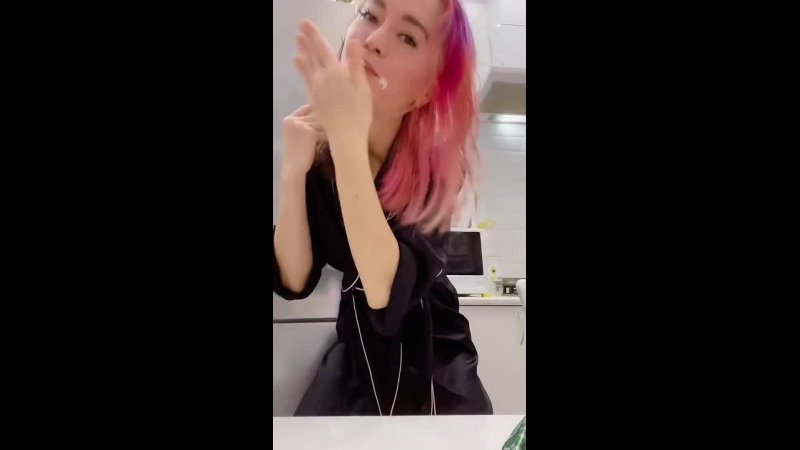 video берет в рот и вытирает свои губки liqueen maniac alisa sex