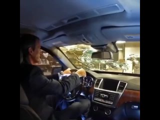 video у мужика в машине всё равно железные яйца sex