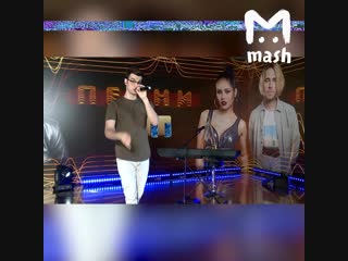 video фанаток разводят на голые фотки от имена артиста black star sex