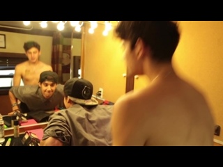 video люк натягивает штаны джею the janoskians real girls eat cake behind the scenes 23 июн 2014 г sex