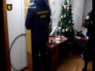 video шестеро сутенеров заставили заниматься проституцией четырех девушек в том числе молодые sex