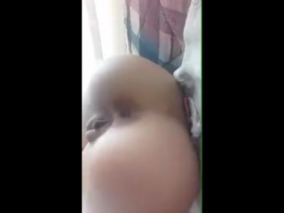 video красивая девушка мастурбирует пяткой и сосет пальцы в перископе sex
