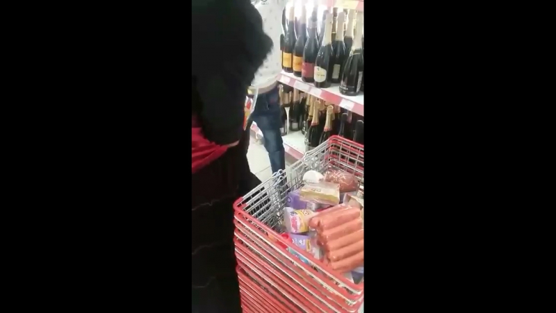 video цыганку поймали за воровство в магазине она оказалась очень вместительной sex