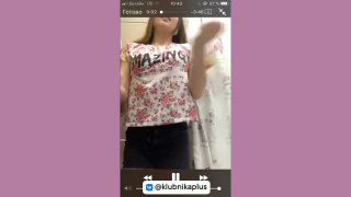 video молодая девчуля раздевается на камеру ради денег sex