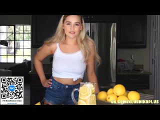 video эмилия кларк emilia clarke балуется своим стеклянным дилдо sex