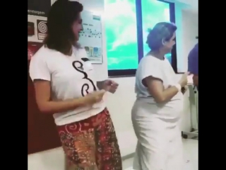 video беременные женщины весело проводят время с врачом sex