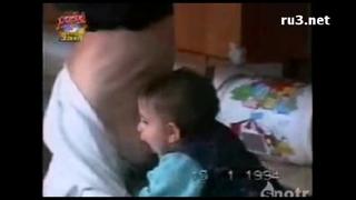 video мама с голой грудью кормит сына sex
