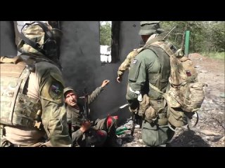 video чеченские бойцы быстрый и резван вытаскивают из под огня тяжелораненого резервиста 13 06 2022 sex