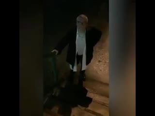 video врачи валяются пьяные пенсионеры столуются на помойках молодые тонут в дырках дворовых сортиров sex