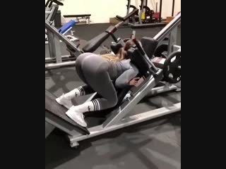 video strength of body очень красивая девушка качает ягодичные мышцы и ноги sex