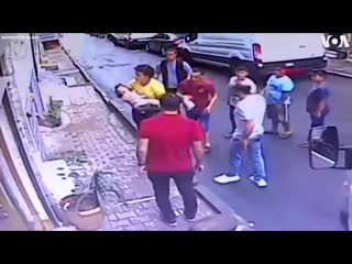 video в стамбуле молодые поймал выпавшую из окна двухлетнюю девочку sex