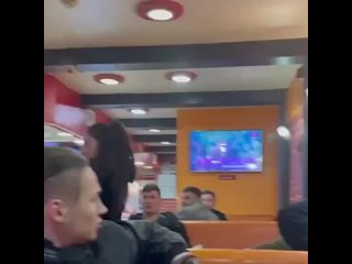 video пьяная баба набросилась на мужика с кула mp4 sex