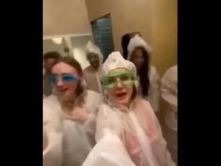 video видео из сауны где молодые муж и два друга блогера миллионника екатерины диденко sex