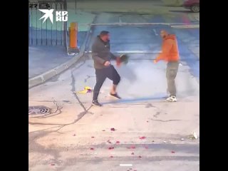 video в петербурге мужчина хотел сделать предложение своей даме сердца а в итоге получил порцию перца в лицо от ее sex