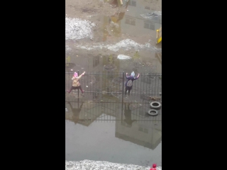video чем больше лужа тем меньше времени проведёт ребёнок за компьютером sex