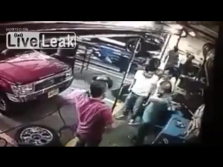 video конкуренция в автосервисе видимо один решил его клиенты а другой решил по другому sex