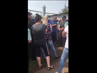 video в кушнаренковском районе судебные приставы и полицейские молодые забрали девочку у отца sex