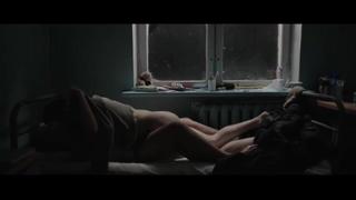 video парень захотел ночью секса от девушки и без разговоров взял её прямо в её постели sex