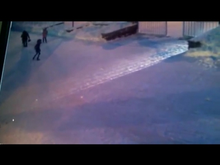 video особое мнение мужчина с мачете набросился на девочек во дворе школы в ханты мансийске 16 01 2016 sex