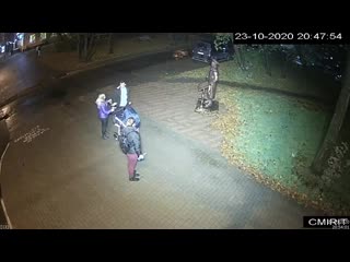 video в череповце молодой отец сказав жене подержи ка мое пиво взобрался на арт объект и сломал его sex