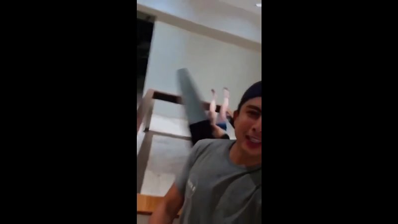 video решила покрасоваться лёжа на бильярдном столе sex