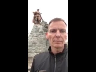 video немец призвал почтить память советских воинов павших в годы вов и приехать к монументу в германии установленному в sex