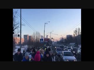 video украинцы создали живую цепь соборности на мосту патона в киеве sex