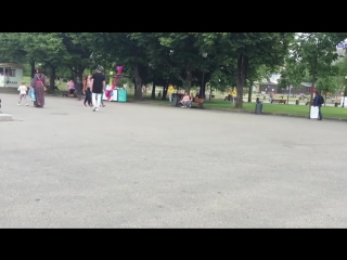 video девушки показывают грудь на улице за деньги sex