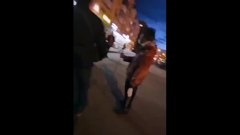 video в самаре гастарбайтеры регулярно издеваются над пенсионером бросая в него фрукты sex