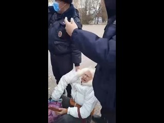 video в башкирии полицейские схватили и протащили по земле пенсионерку за нарушение самоизоляции sex