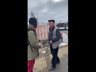 video в москве водитель автобуса с куском арматуры напал на парня который пытался сорвать z с автобуса sex
