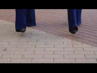 video казанские блогерши аделина и алина накормили бездомного sex