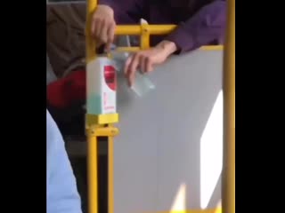 video мужчина в московском автобусе решил пополнить запасы антисептика приоритеты 2020 го sex