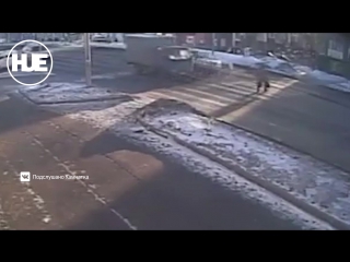 video в петропавловске камчатском школьницу на переходе сбил внедорожник sex