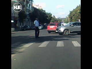 video в орле регулировщик недооценил опасность перекрестка sex
