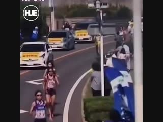 video в японии спортсменка сломала ногу и 200 метров ползла к финишу sex