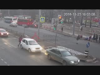 video в ярославле автомобиль сбил нескольких пешеходов sex