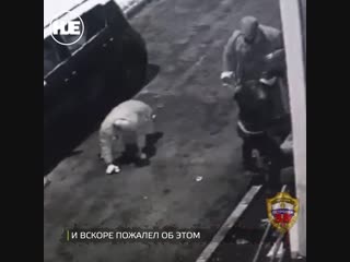 video в москве грабитель нокаутировал чиновника из управления госнадзора и контроля сферы образования sex