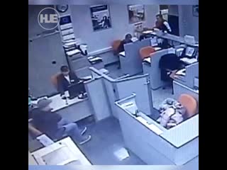 video артистичный вор из зеленограда обчистил счет столичного миллионера прикинувшись им в одном из банков sex