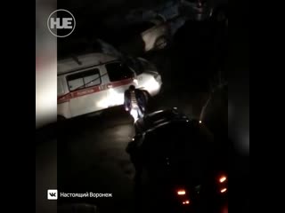 video во дворе воронежа водитель отказался пропускать скорую sex